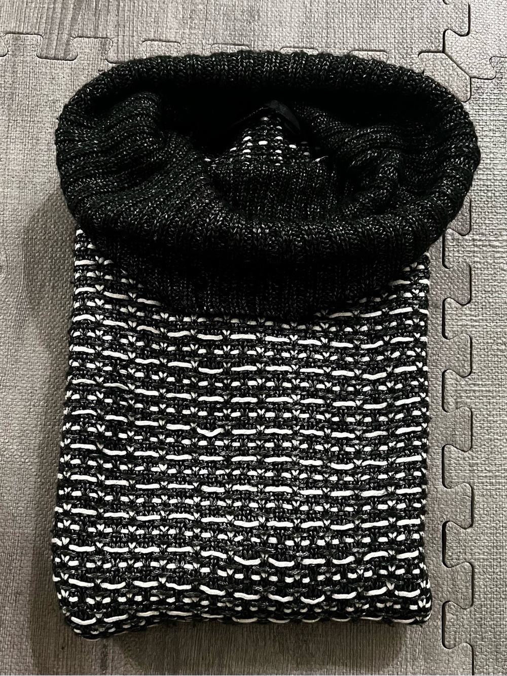 Women's Black & White Striped Knit Turtleneck Short Sleeve Pullover Sweater 14
